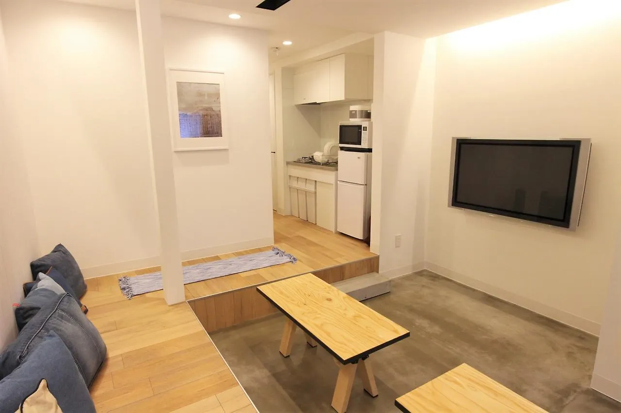 אוסקה Sekai Hotel Momiji 2*,